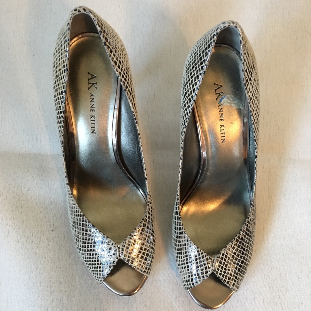 Anne Klein snake skin peep toe heel - Picture 2 of 8